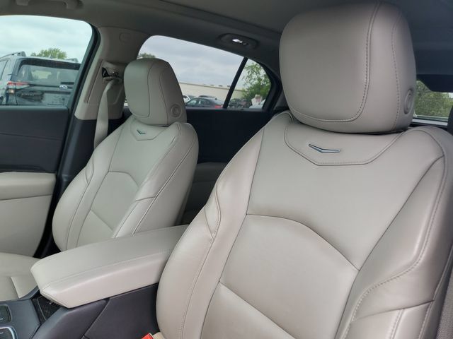 Used 2019 Cadillac XT4 Premium Luxury w/ Cold Weather Package AWD/4WD image 18