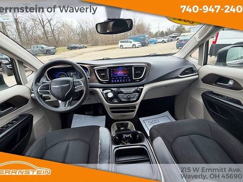 Used 2017 Chrysler Pacifica Touring Plus w/ Security Group image 5