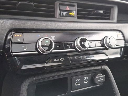 Used 2025 Honda Pilot Touring image 18