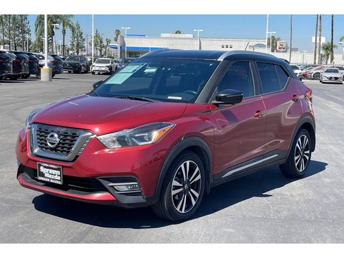 Used 2018 Nissan Kicks SR FWD image 2