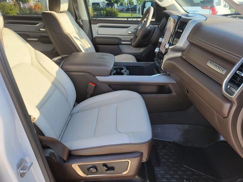 Used 2025 RAM 1500 Laramie AWD/4WD image 11
