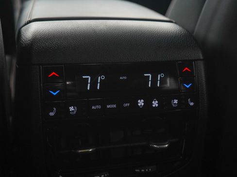 Used 2023 Jeep Grand Cherokee Summit AWD/4WD image 16