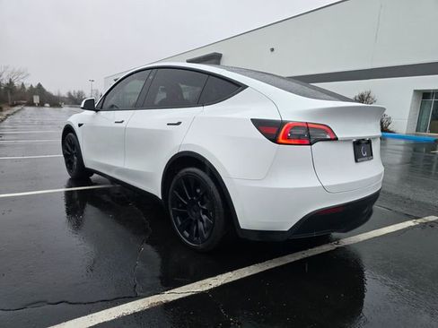 Used 2023 Tesla Model Y Long Range image 9