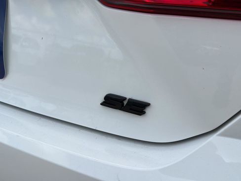 Used 2025 Toyota Camry SE image 11