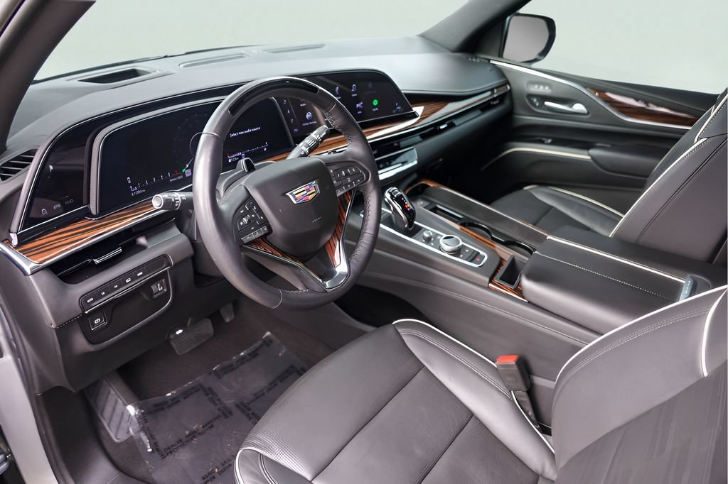 Used 2024 Cadillac Escalade Premium Luxury AWD/4WD image 13