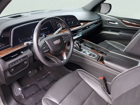 Used 2024 Cadillac Escalade Premium Luxury AWD/4WD image 13