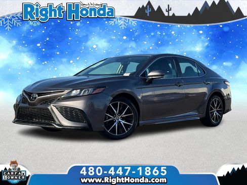 Used 2023 Toyota Camry SE image 1