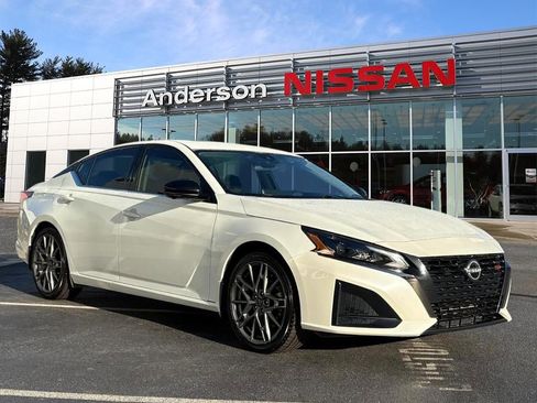 Used 2023 Nissan Altima 2.0 SR image 1