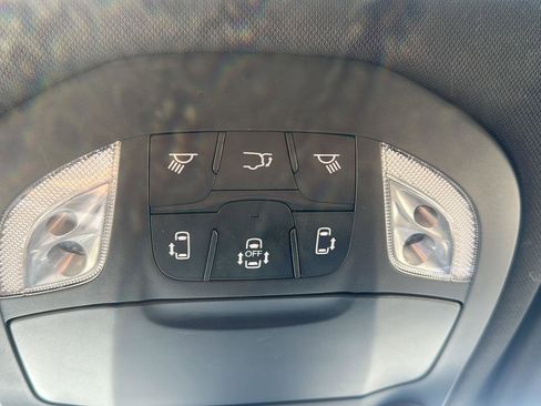Used 2025 Chrysler Pacifica Limited FWD image 22