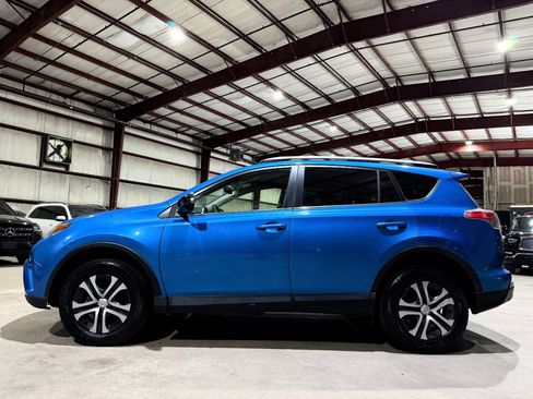 Used 2016 Toyota RAV4 LE FWD image 8