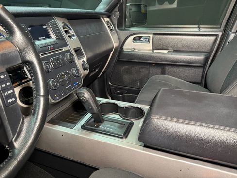 Used 2017 Ford Expedition XLT image 34
