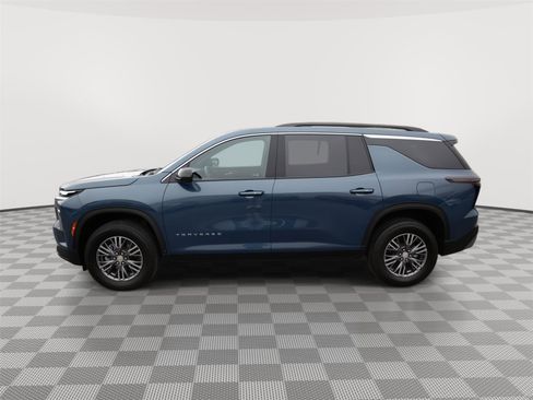 Used 2025 Chevrolet Traverse LT w/ Driver Confidence Package AWD/4WD image 8