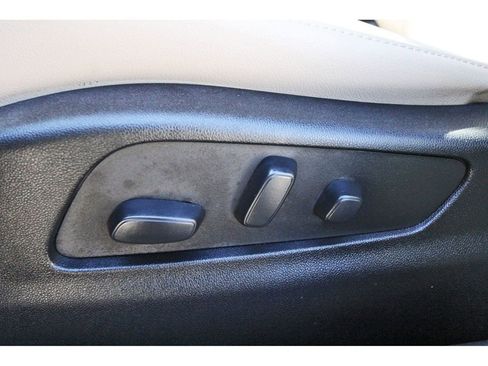 Used 2024 Cadillac XT4 Luxury w/ Cold Weather Package image 25