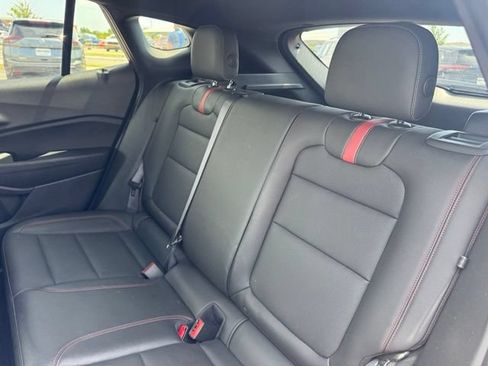 Used 2025 Chevrolet Trax RS w/ Sunroof Package FWD image 12