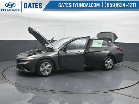 New 2026 Hyundai Elantra SE FWD image 52