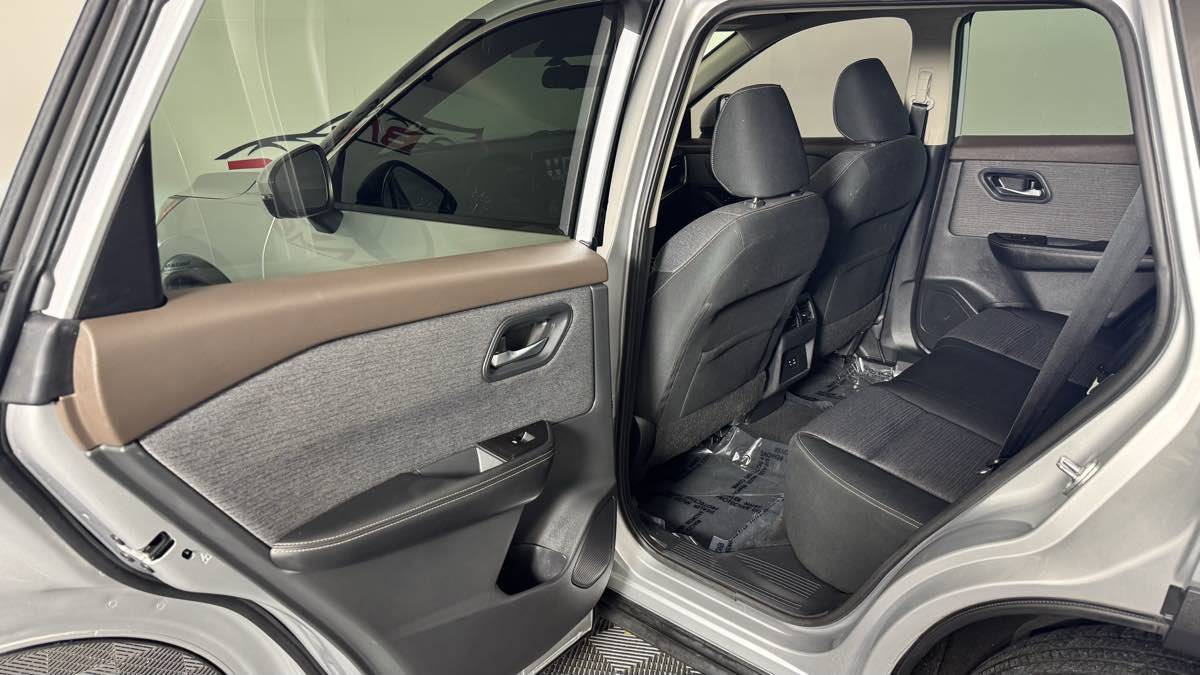 Used 2021 Nissan Rogue SV AWD/4WD image 27