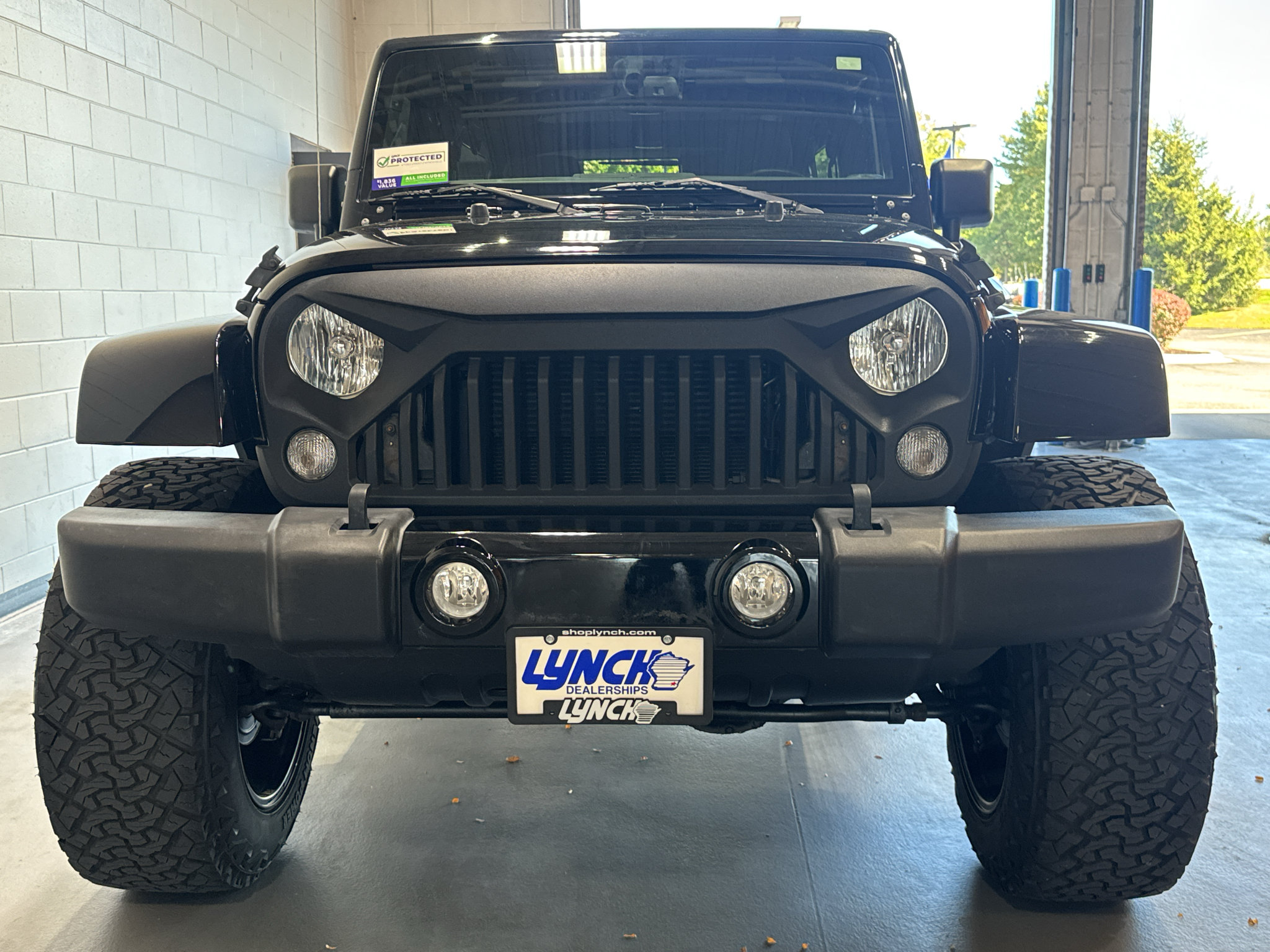 Used 2018 Jeep Wrangler Unlimited Sahara AWD/4WD image 8