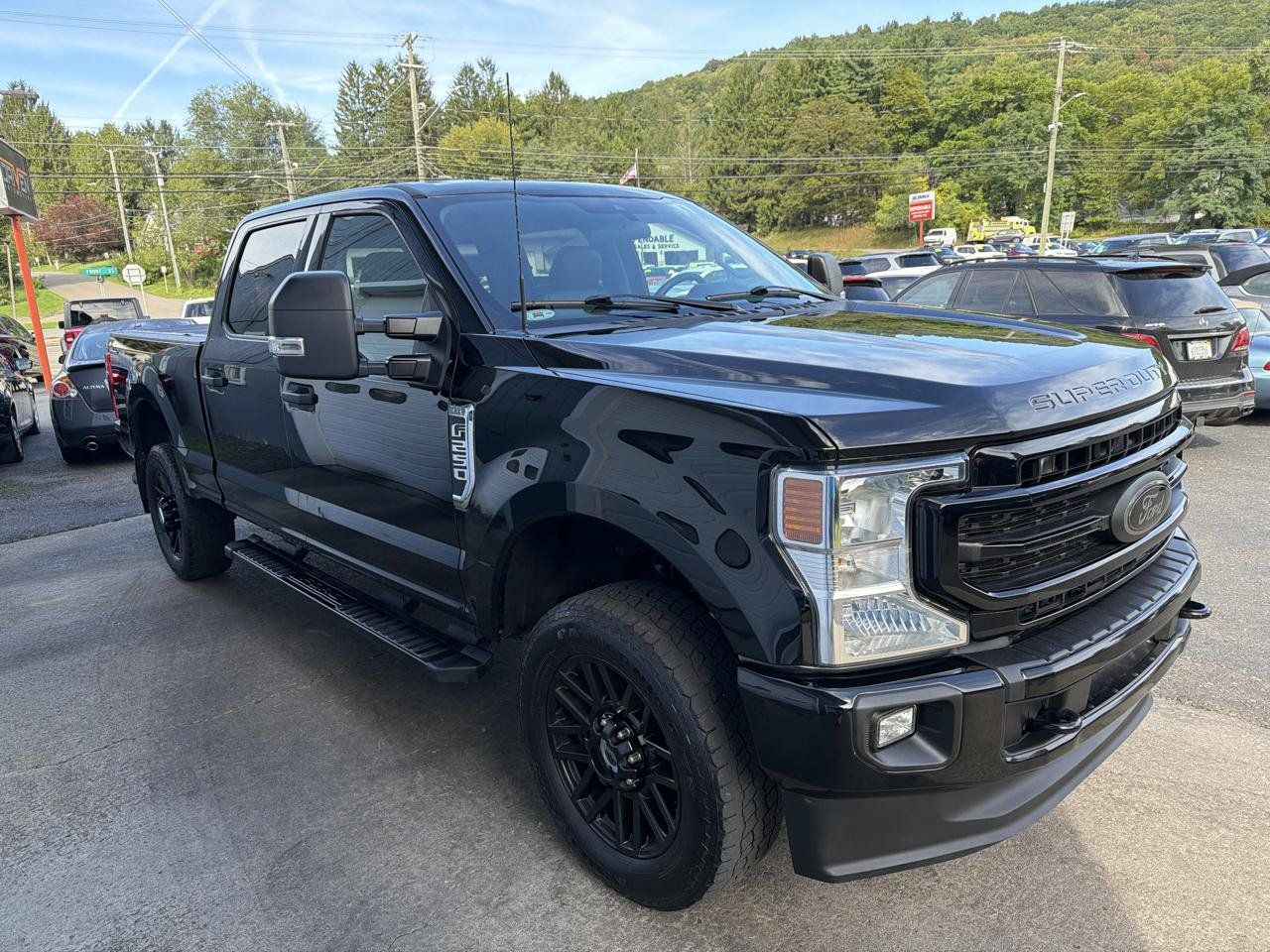 Used 2022 Ford F250 XLT w/ Black Appearance Package AWD/4WD image 3