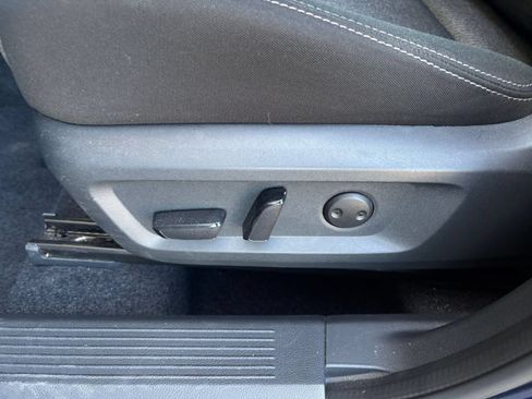 Used 2025 Nissan Rogue SV FWD image 22