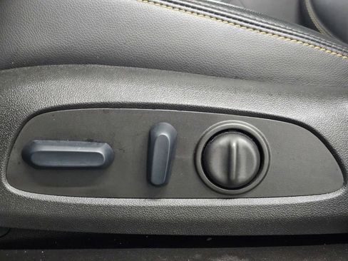 Used 2023 Chevrolet Equinox Premier image 16