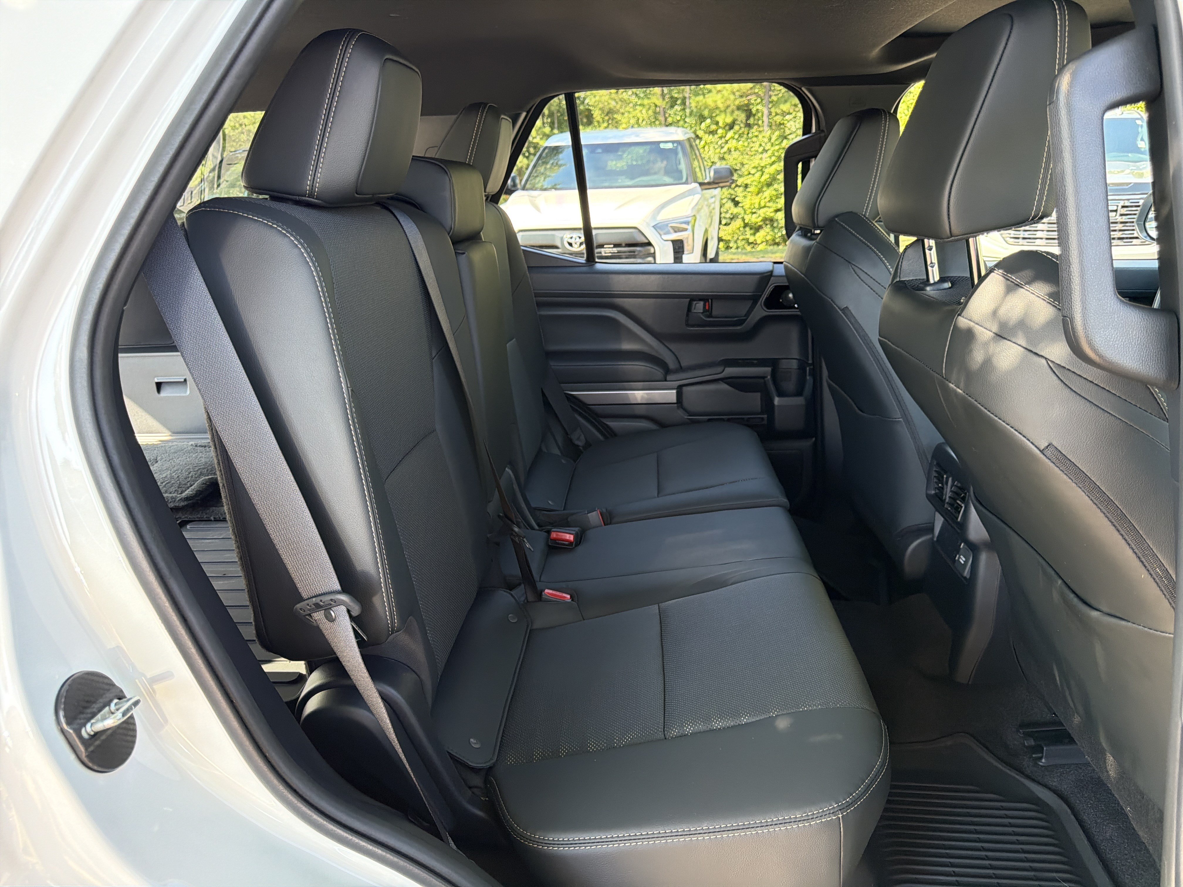 Used 2025 Toyota 4Runner TRD Off-Road Premium AWD/4WD image 15