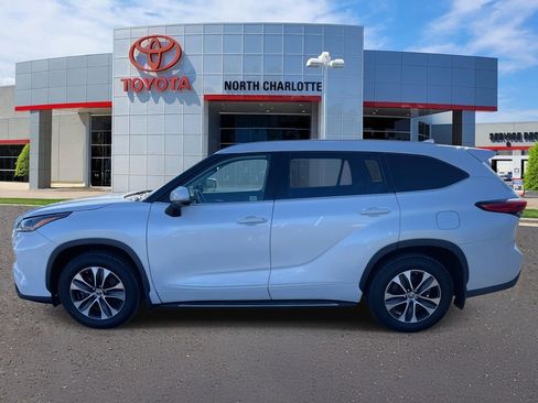 Used 2022 Toyota Highlander XLE image 7