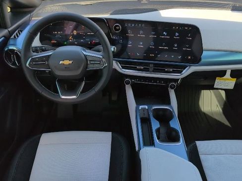 New 2026 Chevrolet Equinox EV LT image 4