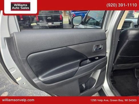 Used 2018 Mitsubishi Outlander GT AWD/4WD image 13
