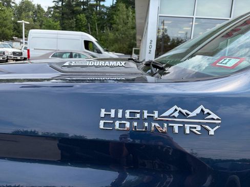 Used 2021 Chevrolet Silverado 2500 High Country w/ Technology Package AWD/4WD image 13