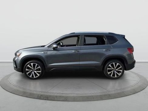 Used 2023 Volkswagen Taos SE FWD image 4