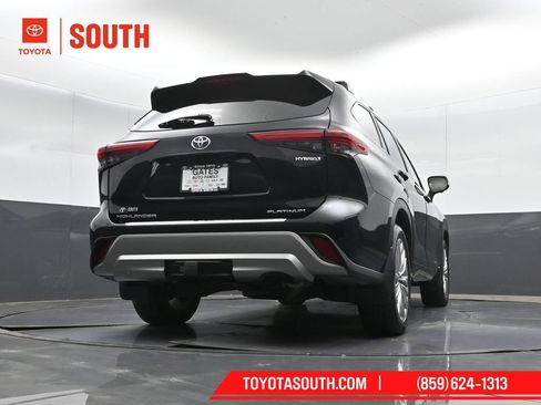 Used 2023 Toyota Highlander Platinum AWD/4WD image 42