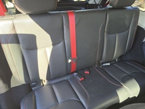 Used 2017 Jeep Wrangler Unlimited Rubicon image 31