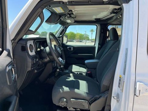 Used 2025 Jeep Wrangler Unlimited Sahara AWD/4WD image 11