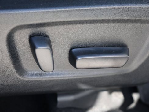 Used 2019 Toyota Highlander XLE image 22