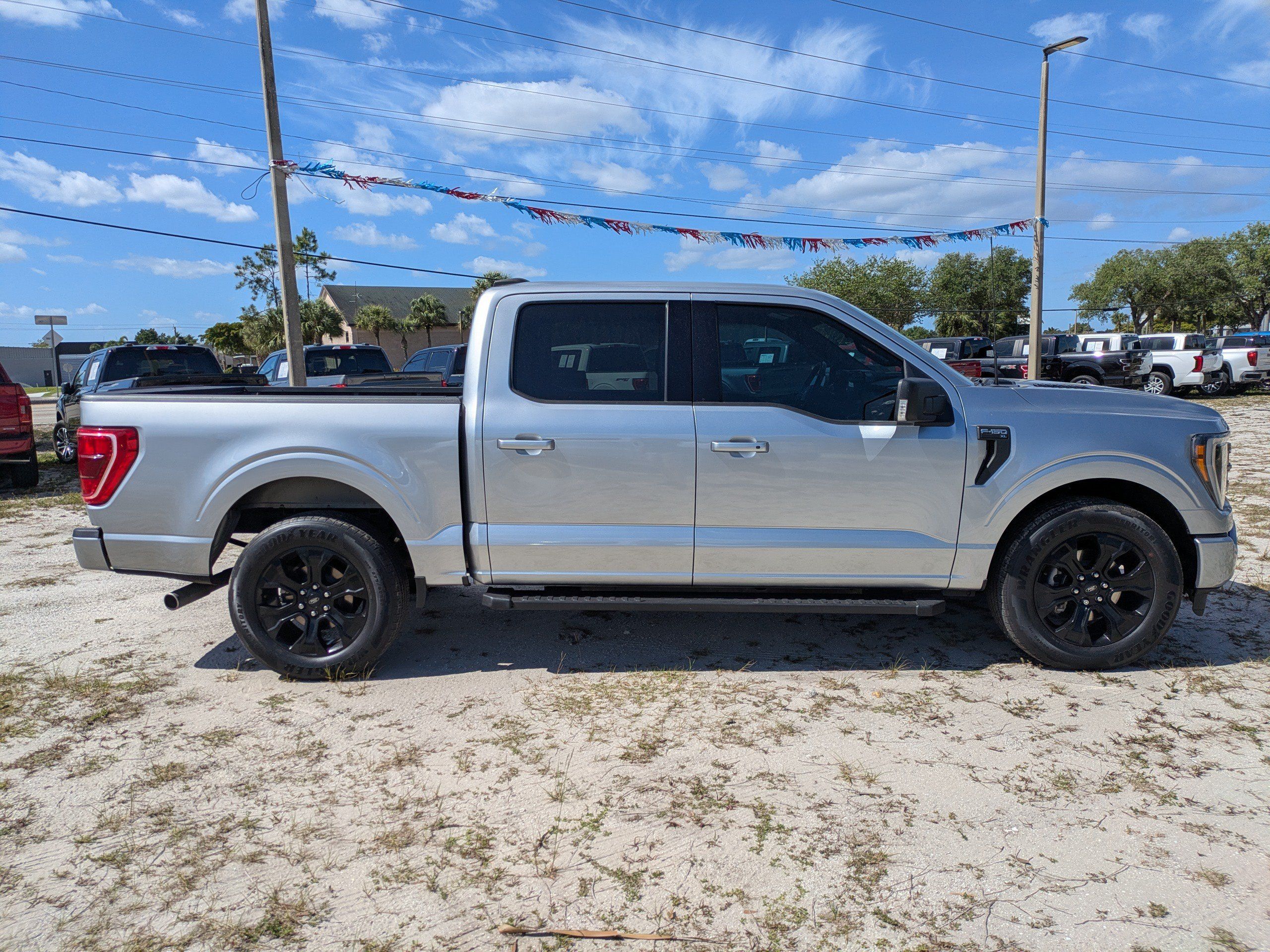 Used 2022 Ford F150 XLT w/ Equipment Group 302A High RWD image 3
