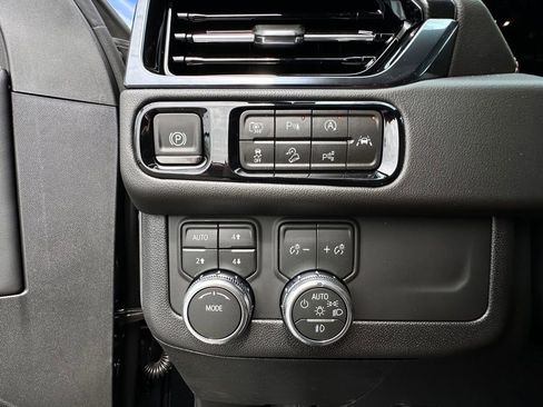 New 2026 GMC Yukon AT4 w/ AT4 Premium Package AWD/4WD image 31