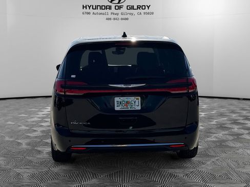 Used 2024 Chrysler Pacifica Touring-L image 6