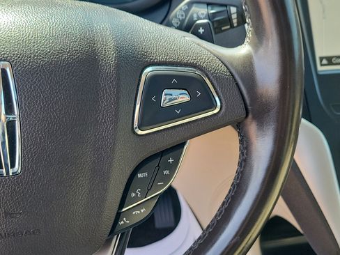 Used 2018 Lincoln MKC Select w/ Select Plus Package FWD image 25