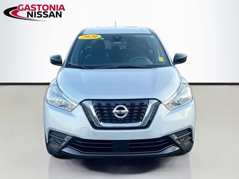 Used 2020 Nissan Kicks S image 2