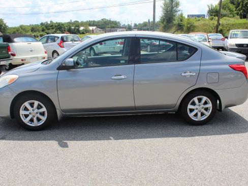 Used 2014 Nissan Versa SV image 6