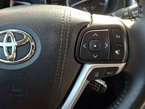 Used 2018 Toyota Highlander XLE image 23