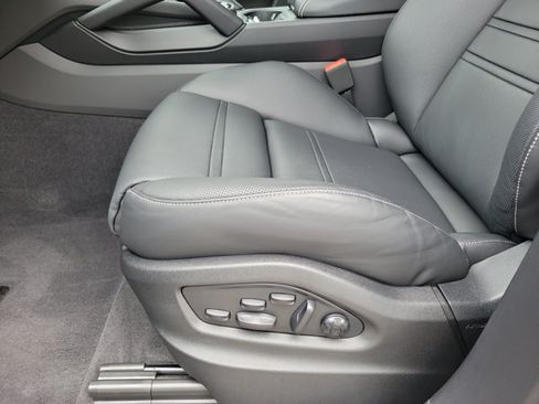 Certified 2025 Porsche Cayenne Turbo GT AWD/4WD image 23