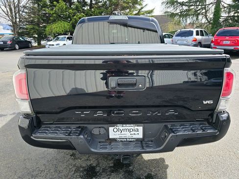 Used 2020 Toyota Tacoma TRD Sport w/ TRD Premium Sport Package AWD/4WD image 5