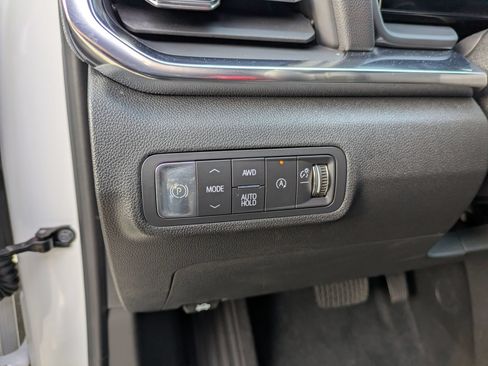 Used 2025 GMC Terrain Elevation w/ Black Edition AWD/4WD image 17