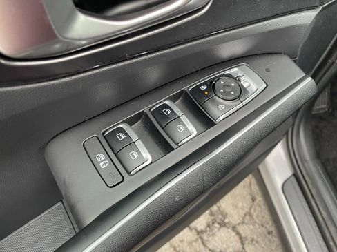 Used 2025 Kia Sorento S image 12