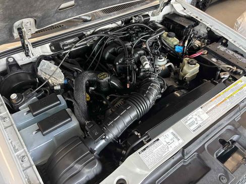 Used 2002 Ford Explorer Sport Trac 4x4 image 25
