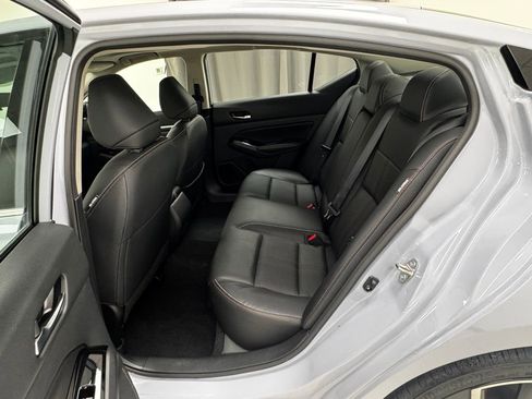 Used 2023 Nissan Altima 2.5 SR w/ SR Premium Package image 12