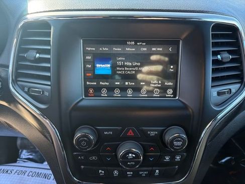 Used 2018 Jeep Grand Cherokee Laredo image 18