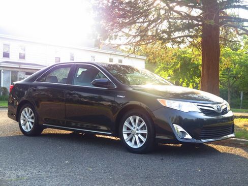 Used 2012 Toyota Camry XLE w/ Convenience Pkg FWD image 6
