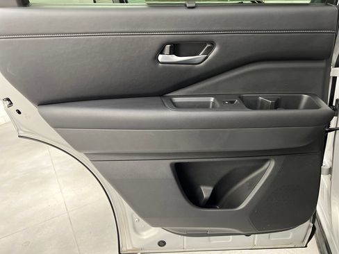 Used 2025 Nissan Pathfinder SL FWD image 21
